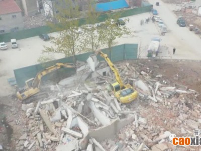 曹縣磐石賓館棚改片區(qū)一遺留戶主動簽約交房，并進(jìn)行了拆除